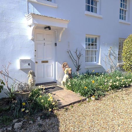 Georgian 2 Bedroom Apartment In Chichester With Free Parking - Chichester Holiday Properties المظهر الخارجي الصورة