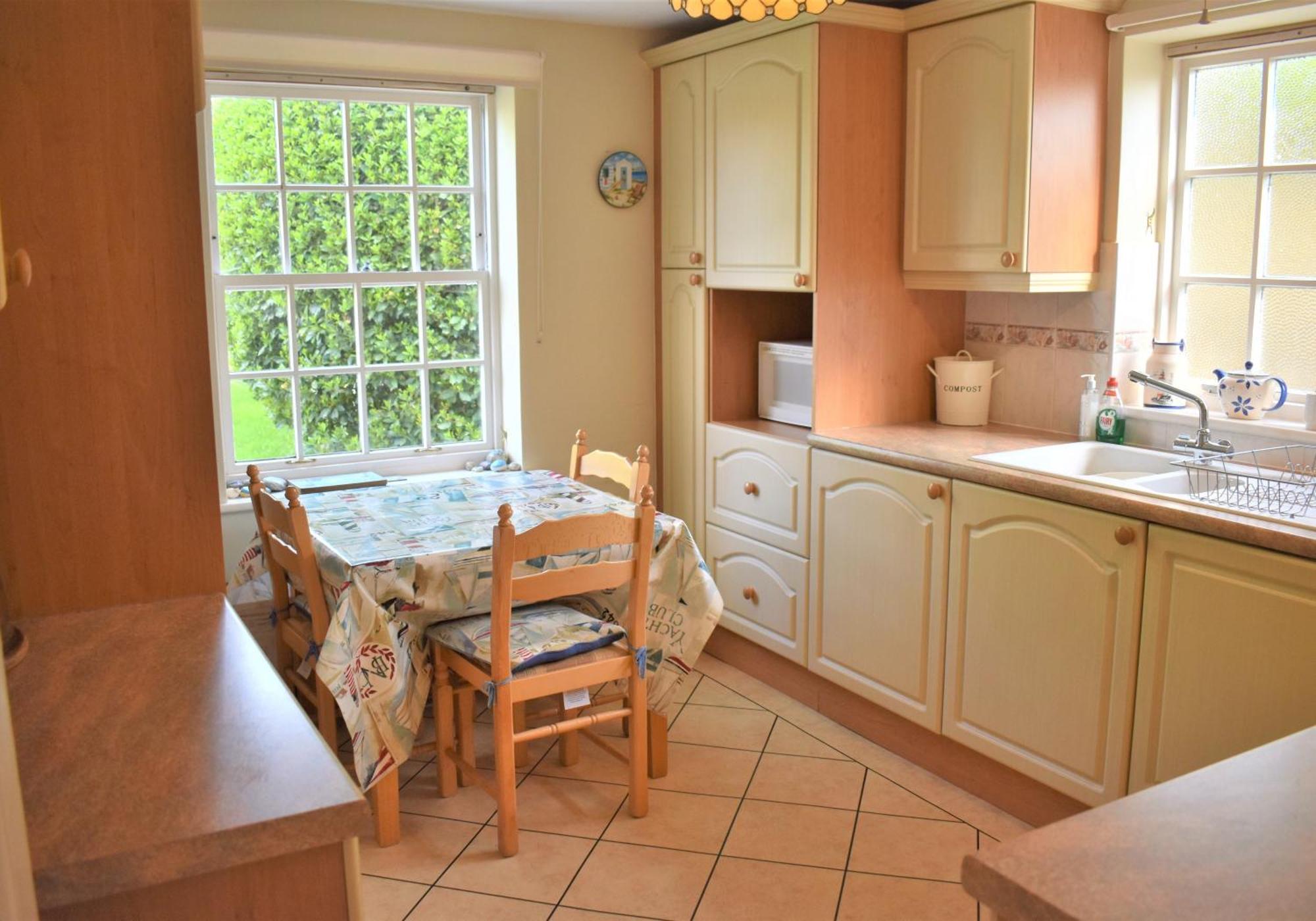 Georgian 2 Bedroom Apartment In Chichester With Free Parking - Chichester Holiday Properties المظهر الخارجي الصورة