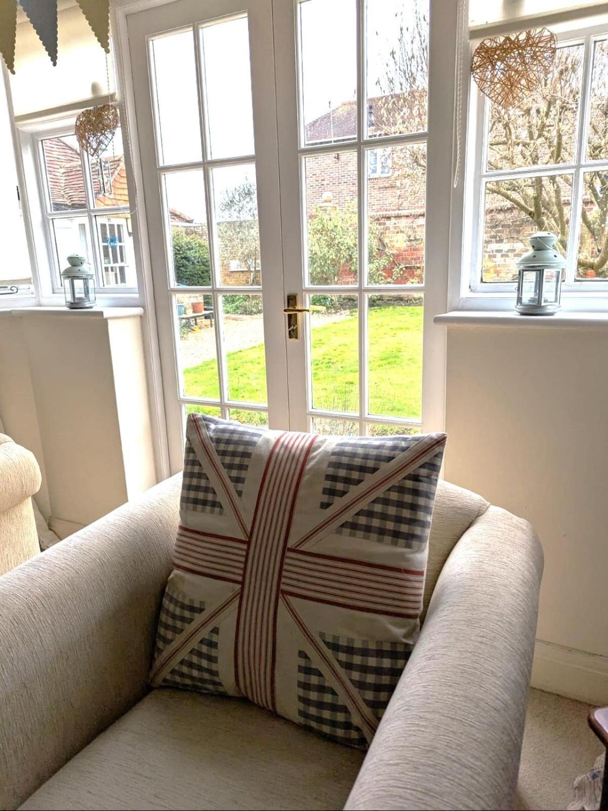 Georgian 2 Bedroom Apartment In Chichester With Free Parking - Chichester Holiday Properties المظهر الخارجي الصورة