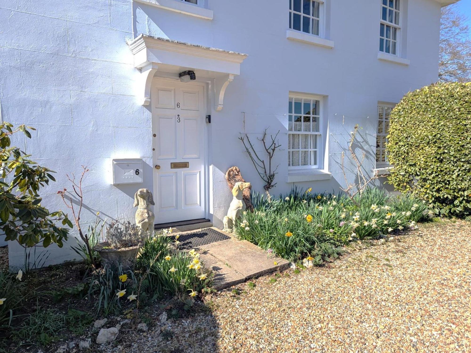Georgian 2 Bedroom Apartment In Chichester With Free Parking - Chichester Holiday Properties المظهر الخارجي الصورة