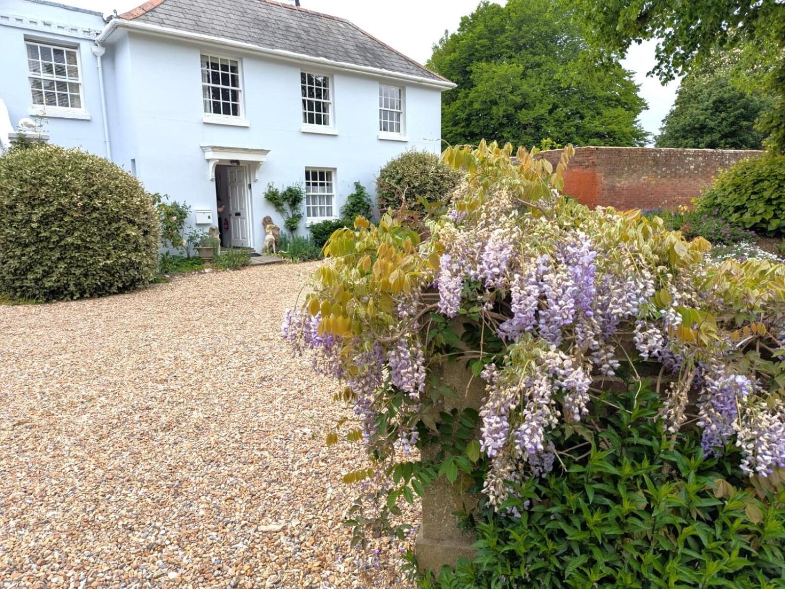 Georgian 2 Bedroom Apartment In Chichester With Free Parking - Chichester Holiday Properties المظهر الخارجي الصورة